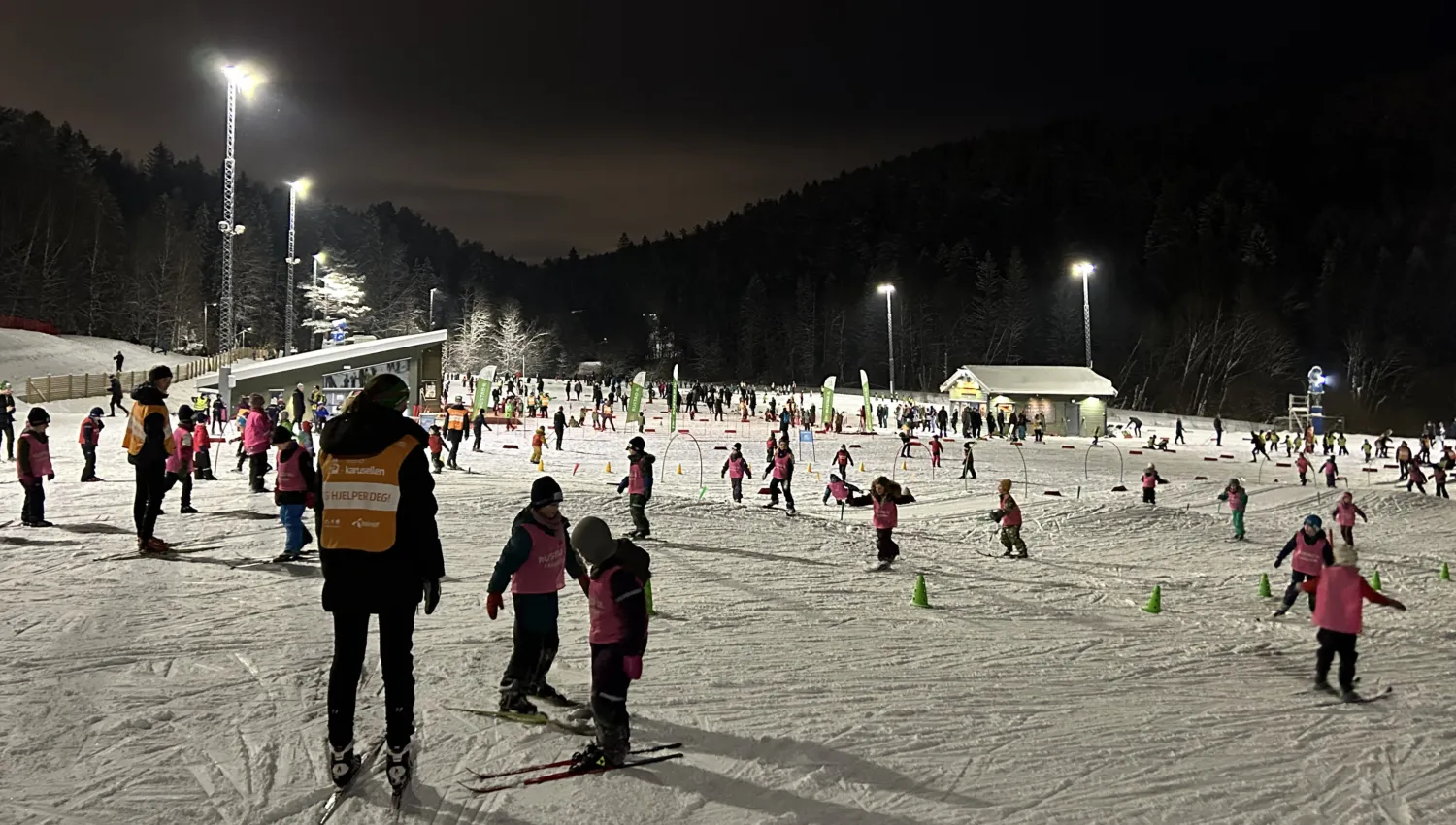 Skilek for 400 uorganiserte barn, 80 trenere/medhjelpere. Foto: Anders Dahlen